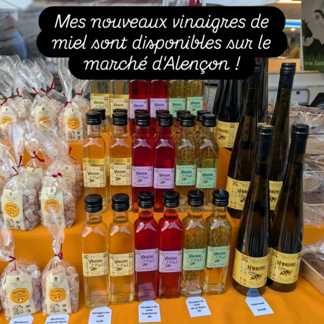 Nouveaux vinaigres de miel, nouveaux bonbons au miel, stand rehaussé... Plein de nouveautés sur mon stand sur le marché d'Alençon du samedi et du jeudi !